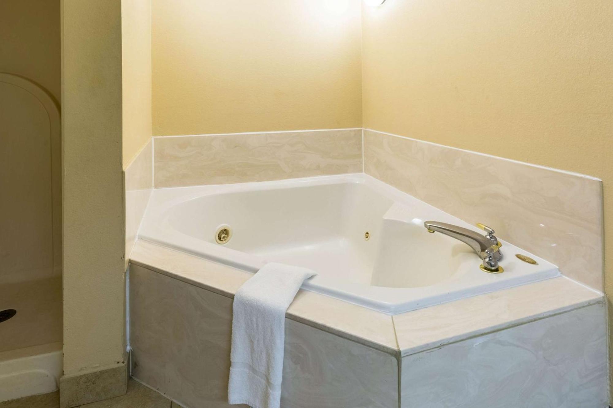 Quality Inn Alexandria Eksteriør billede